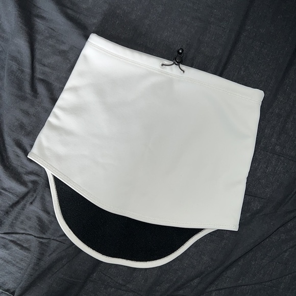 SUPREME Windstopper Neck Gaiter in White - Picture 5 of 5